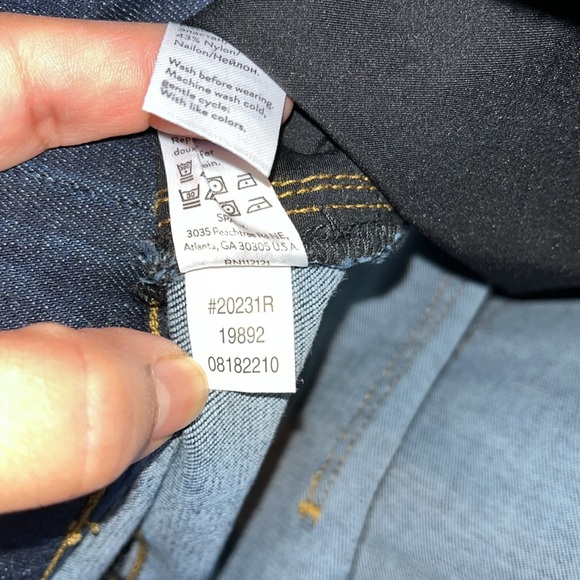 SPANX JEAN MEDIUM CONTROL DENIM FLARE CAPRI SIZE MEDIUM - Picture 6 of 7